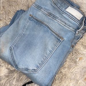 Abercrombie no rip skinny jeans💙